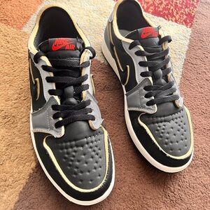 Nike Black and Gray Low-Top Sneakers with White Swoosh